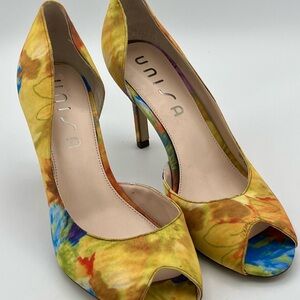 💕 Unisa peep toe colorful yellow heeled toe size 8.5 boho coquette elegant